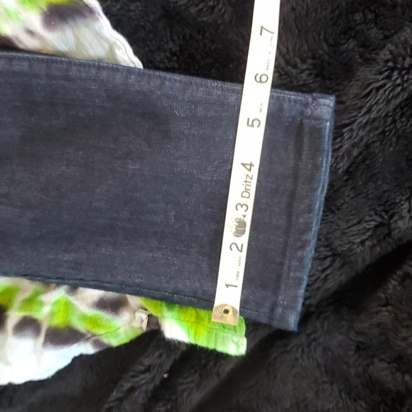 Stylish Dark Wash Jeans With High Waist Buttons. - Picture 10 of 12